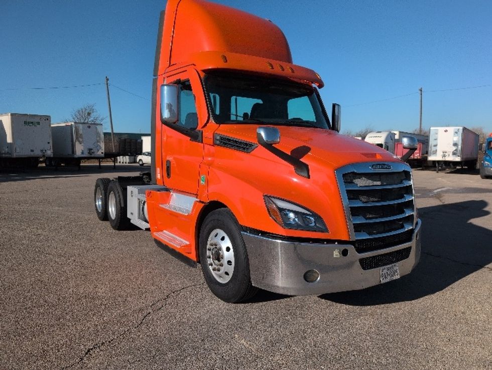 Day Cab Tractor-Heavy Duty Tractors-Freightliner-2020-T12664ST-San Antonio-TX-502,340\n\t\tmiles-$ 42,250 - Image 1
