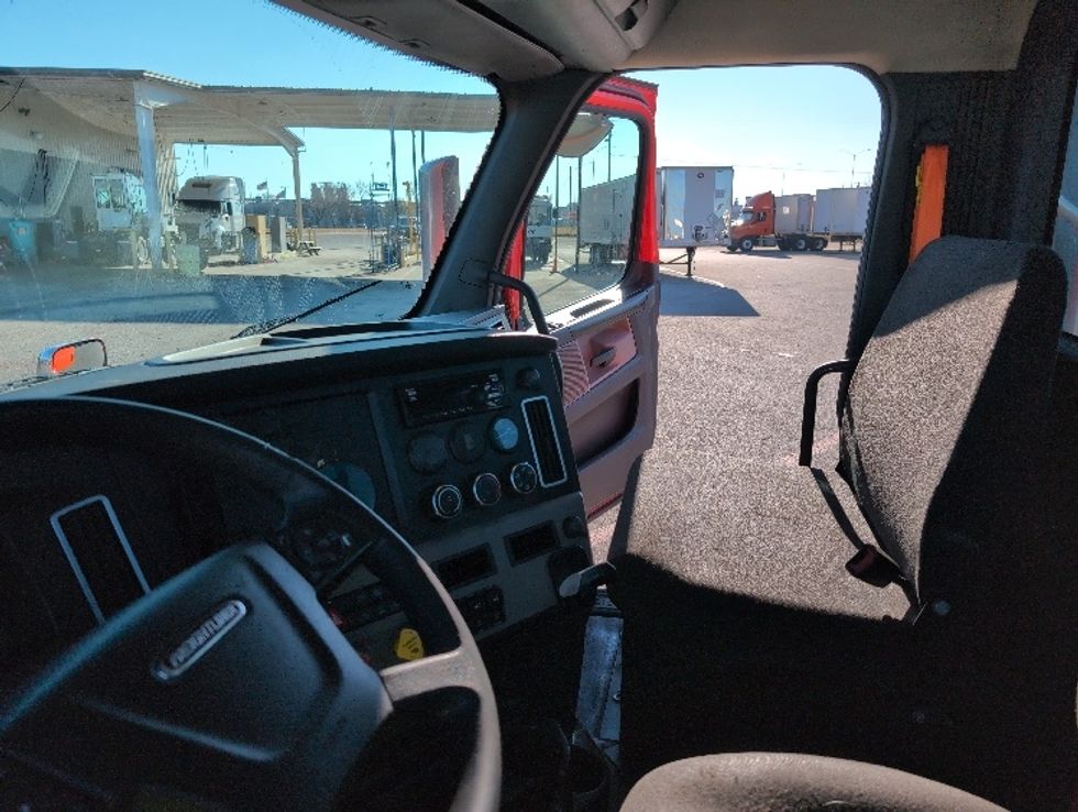 Day Cab Tractor-Heavy Duty Tractors-Freightliner-2020-T12664ST-San Antonio-TX-502,340\n\t\tmiles-$ 42,250 - Image 10