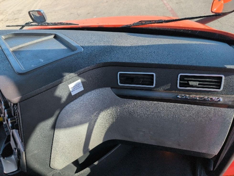 Day Cab Tractor-Heavy Duty Tractors-Freightliner-2020-T12664ST-San Antonio-TX-502,340\n\t\tmiles-$ 42,250 - Image 13