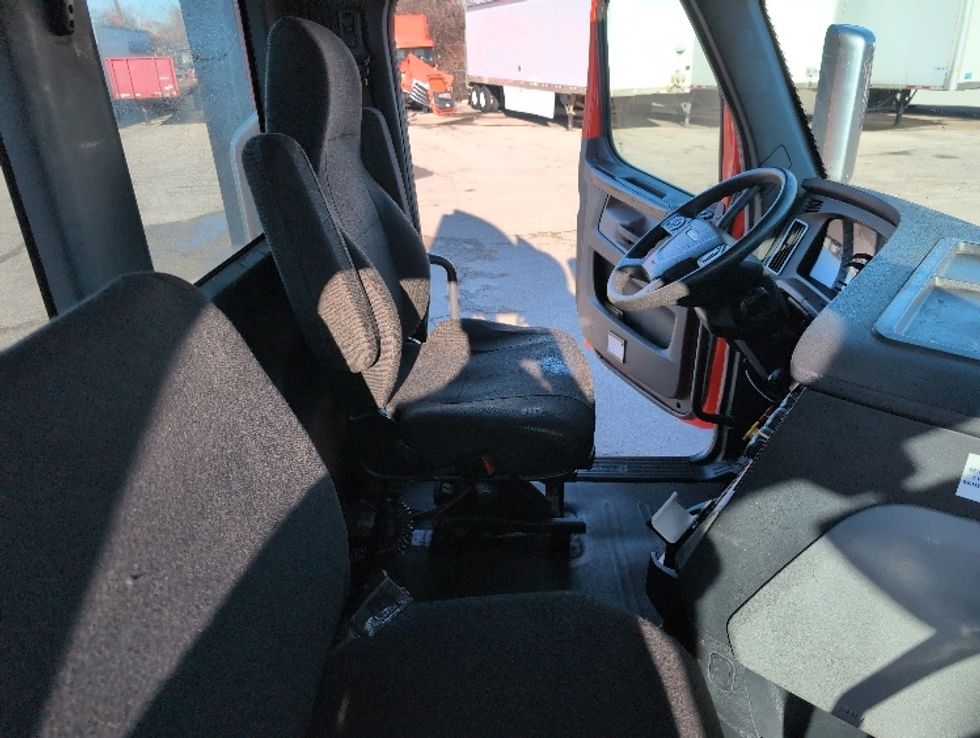 Day Cab Tractor-Heavy Duty Tractors-Freightliner-2020-T12664ST-San Antonio-TX-502,340\n\t\tmiles-$ 42,250 - Image 14