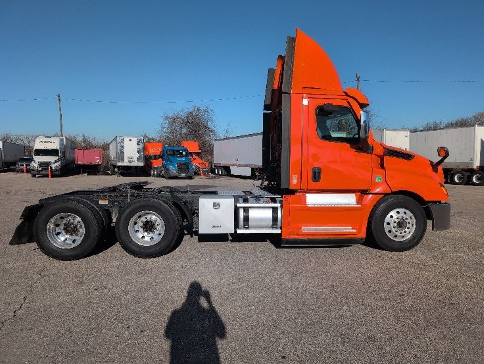Day Cab Tractor-Heavy Duty Tractors-Freightliner-2020-T12664ST-San Antonio-TX-502,340\n\t\tmiles-$ 42,250 - Image 8