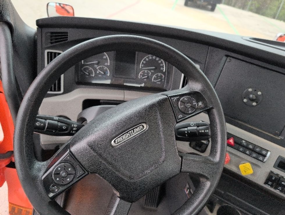 Day Cab Tractor-Heavy Duty Tractors-Freightliner-2020-T12664ST-San Antonio-TX-504,042\n\t\tmiles-$ 42,000 - Image 11