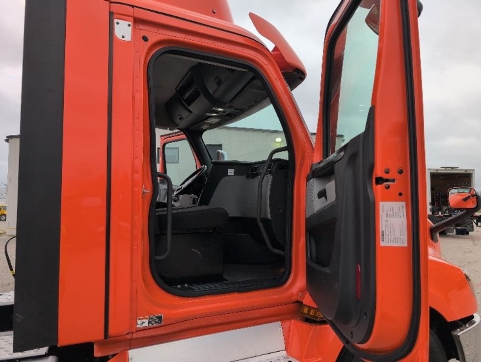 Day Cab Tractor-Heavy Duty Tractors-Freightliner-2020-T12664ST-San Antonio-TX-504,042\n\t\tmiles-$ 42,000 - Image 12