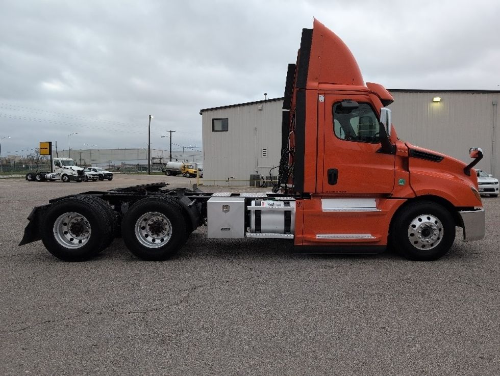 Day Cab Tractor-Heavy Duty Tractors-Freightliner-2020-T12664ST-San Antonio-TX-504,042\n\t\tmiles-$ 42,000 - Image 8