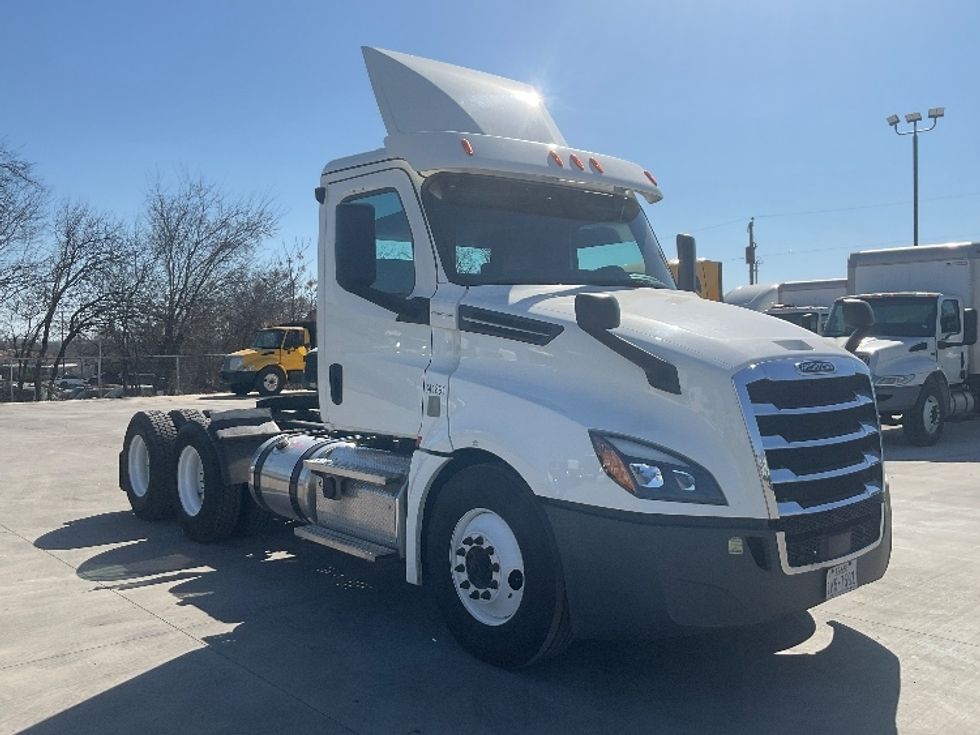 Day Cab Tractor-Heavy Duty Tractors-Freightliner-2020-T12664ST-San Antonio-TX-542,785\n\t\tmiles-$ 37,000 - Image 1