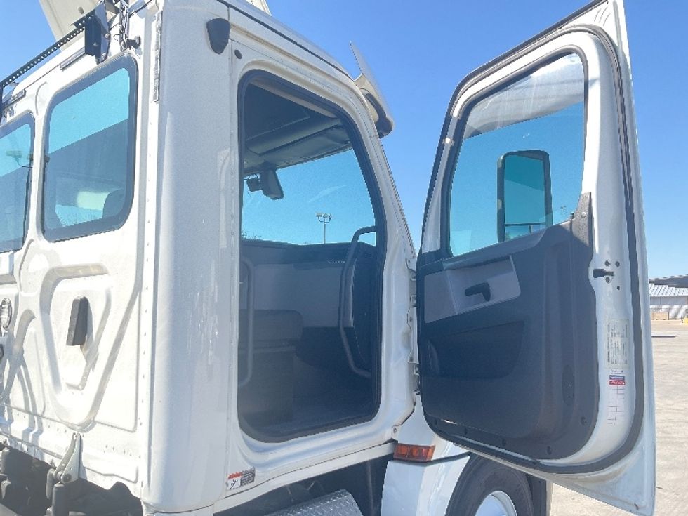 Day Cab Tractor-Heavy Duty Tractors-Freightliner-2020-T12664ST-San Antonio-TX-542,785\n\t\tmiles-$ 37,000 - Image 12