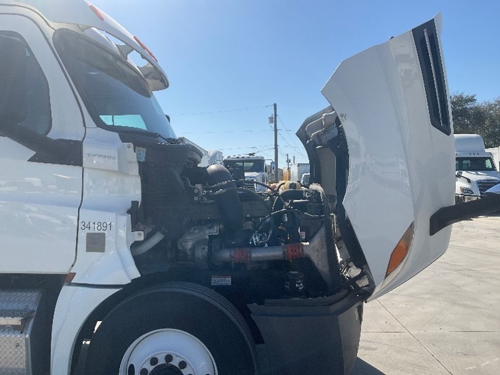 Day Cab Tractor-Heavy Duty Tractors-Freightliner-2020-T12664ST-San Antonio-TX-542,785\n\t\tmiles-$ 37,000 - Image 15