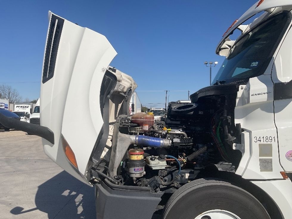 Day Cab Tractor-Heavy Duty Tractors-Freightliner-2020-T12664ST-San Antonio-TX-542,785\n\t\tmiles-$ 37,000 - Image 16