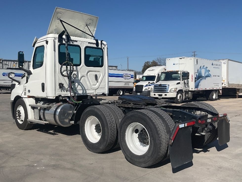 Day Cab Tractor-Heavy Duty Tractors-Freightliner-2020-T12664ST-San Antonio-TX-542,785\n\t\tmiles-$ 37,000 - Image 5