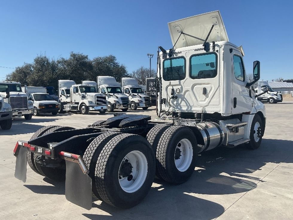Day Cab Tractor-Heavy Duty Tractors-Freightliner-2020-T12664ST-San Antonio-TX-542,785\n\t\tmiles-$ 37,000 - Image 7