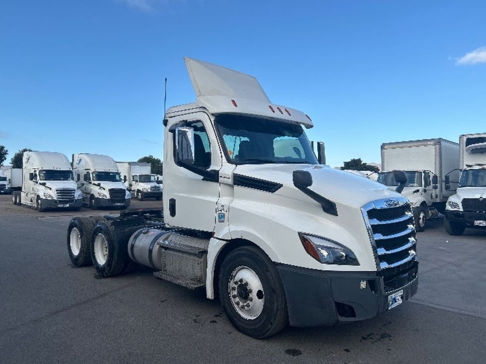 Day Cab Tractor-Heavy Duty Tractors-Freightliner-2020-T12664ST-San Diego-CA-337,836\n\t\tmiles-$ 59,750 - Image 1
