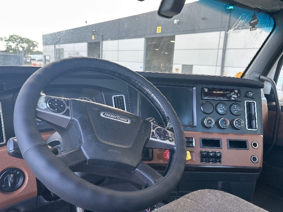Day Cab Tractor-Heavy Duty Tractors-Freightliner-2020-T12664ST-San Diego-CA-337,836\n\t\tmiles-$ 59,750 - Image 11