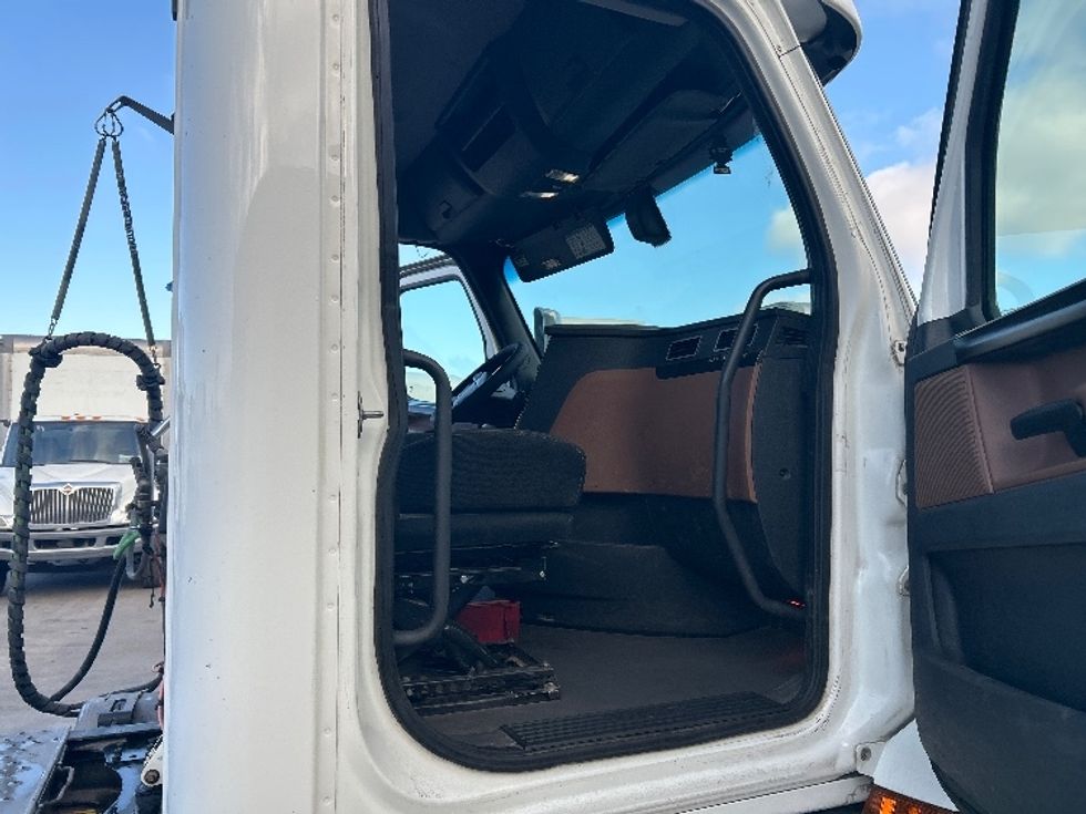 Day Cab Tractor-Heavy Duty Tractors-Freightliner-2020-T12664ST-San Diego-CA-337,836\n\t\tmiles-$ 59,750 - Image 12