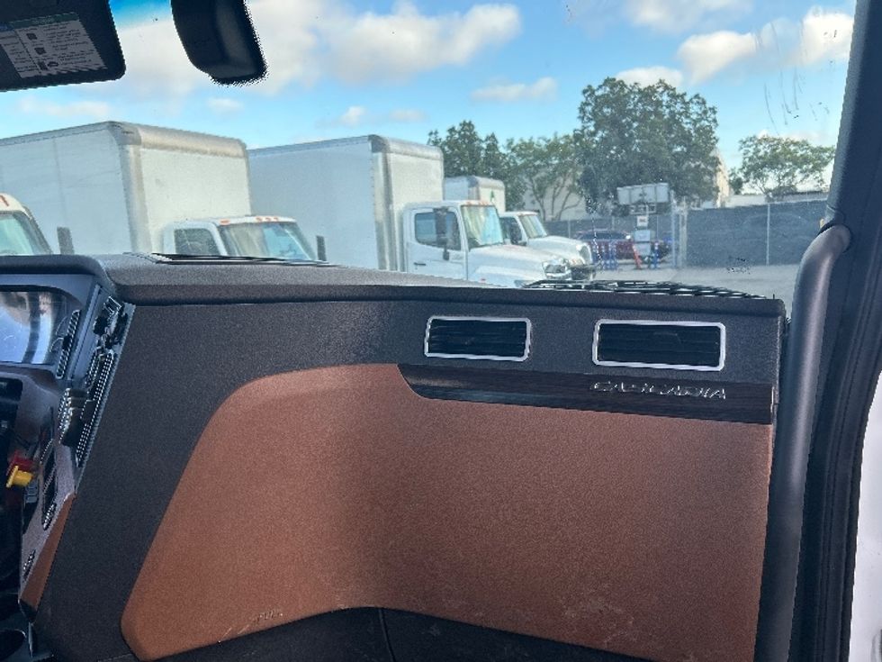 Day Cab Tractor-Heavy Duty Tractors-Freightliner-2020-T12664ST-San Diego-CA-337,836\n\t\tmiles-$ 59,750 - Image 13
