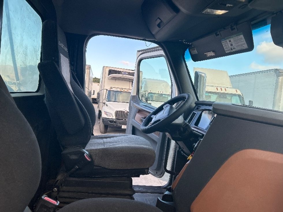 Day Cab Tractor-Heavy Duty Tractors-Freightliner-2020-T12664ST-San Diego-CA-337,836\n\t\tmiles-$ 59,750 - Image 14