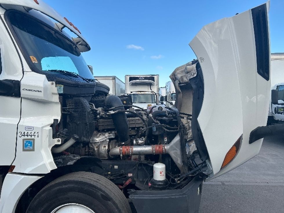 Day Cab Tractor-Heavy Duty Tractors-Freightliner-2020-T12664ST-San Diego-CA-337,836\n\t\tmiles-$ 59,750 - Image 15