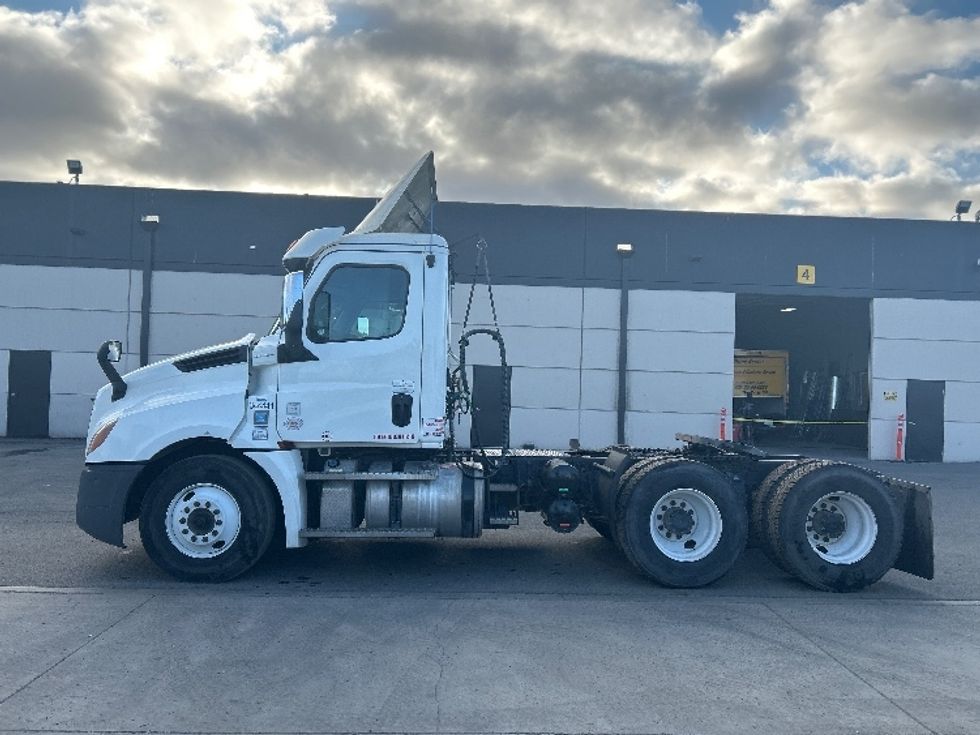 Day Cab Tractor-Heavy Duty Tractors-Freightliner-2020-T12664ST-San Diego-CA-337,836\n\t\tmiles-$ 59,750 - Image 4