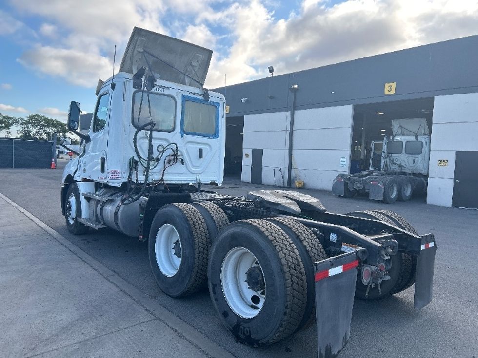 Day Cab Tractor-Heavy Duty Tractors-Freightliner-2020-T12664ST-San Diego-CA-337,836\n\t\tmiles-$ 59,750 - Image 5