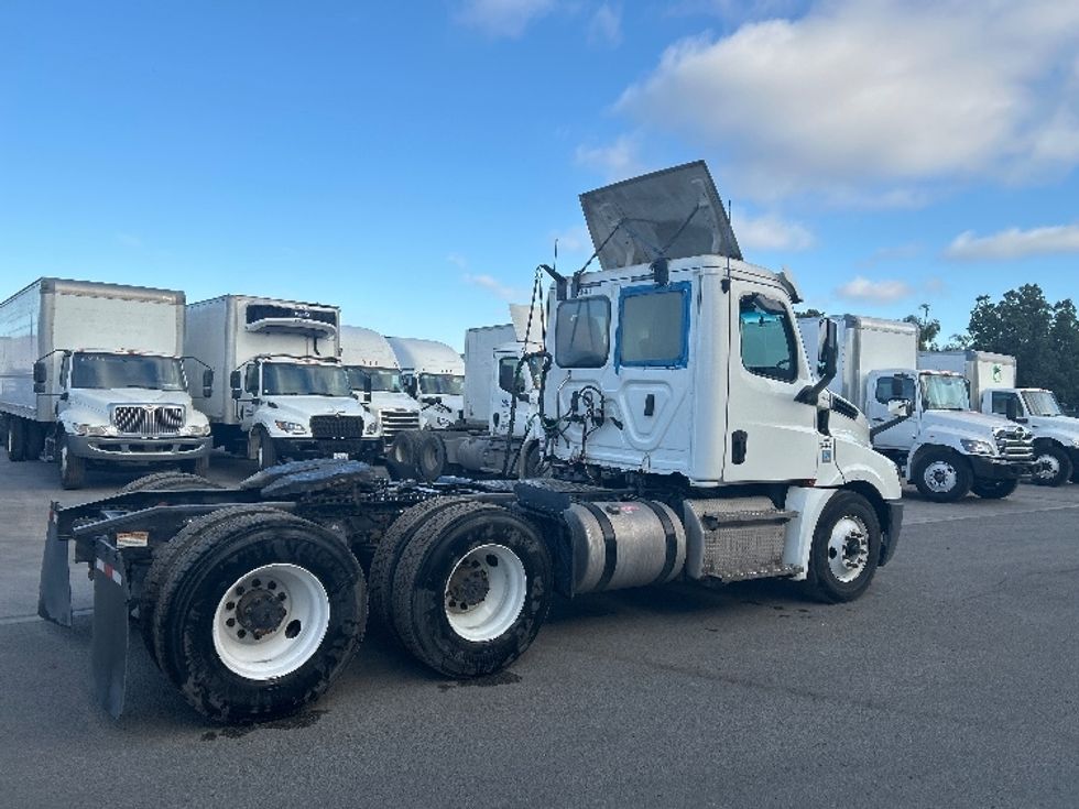 Day Cab Tractor-Heavy Duty Tractors-Freightliner-2020-T12664ST-San Diego-CA-337,836\n\t\tmiles-$ 59,750 - Image 7