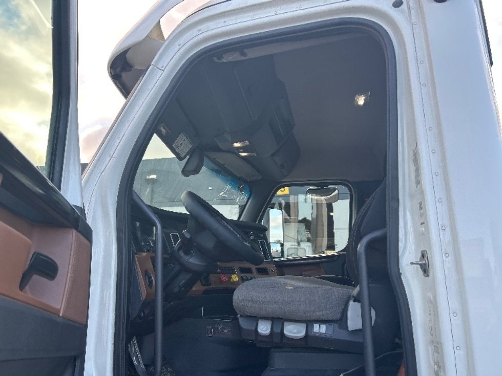 Day Cab Tractor-Heavy Duty Tractors-Freightliner-2020-T12664ST-San Diego-CA-337,836\n\t\tmiles-$ 59,750 - Image 9