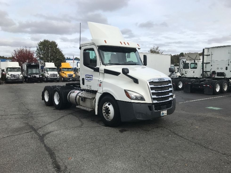 Day Cab Tractor-Heavy Duty Tractors-Freightliner-2020-T12664ST-Sandston-VA-575,079\n\t\tmiles-$ 47,000 - Image 1