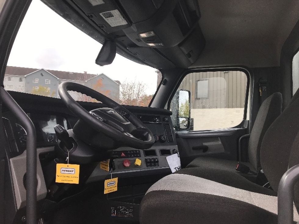 Day Cab Tractor-Heavy Duty Tractors-Freightliner-2020-T12664ST-Sandston-VA-575,079\n\t\tmiles-$ 47,000 - Image 10