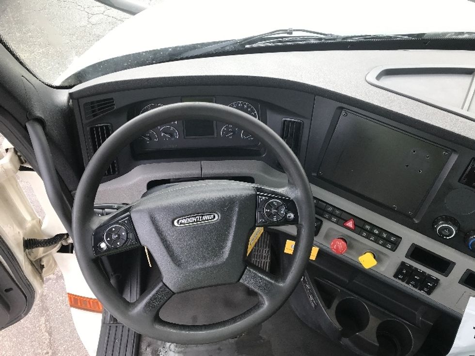 Day Cab Tractor-Heavy Duty Tractors-Freightliner-2020-T12664ST-Sandston-VA-575,079\n\t\tmiles-$ 47,000 - Image 11