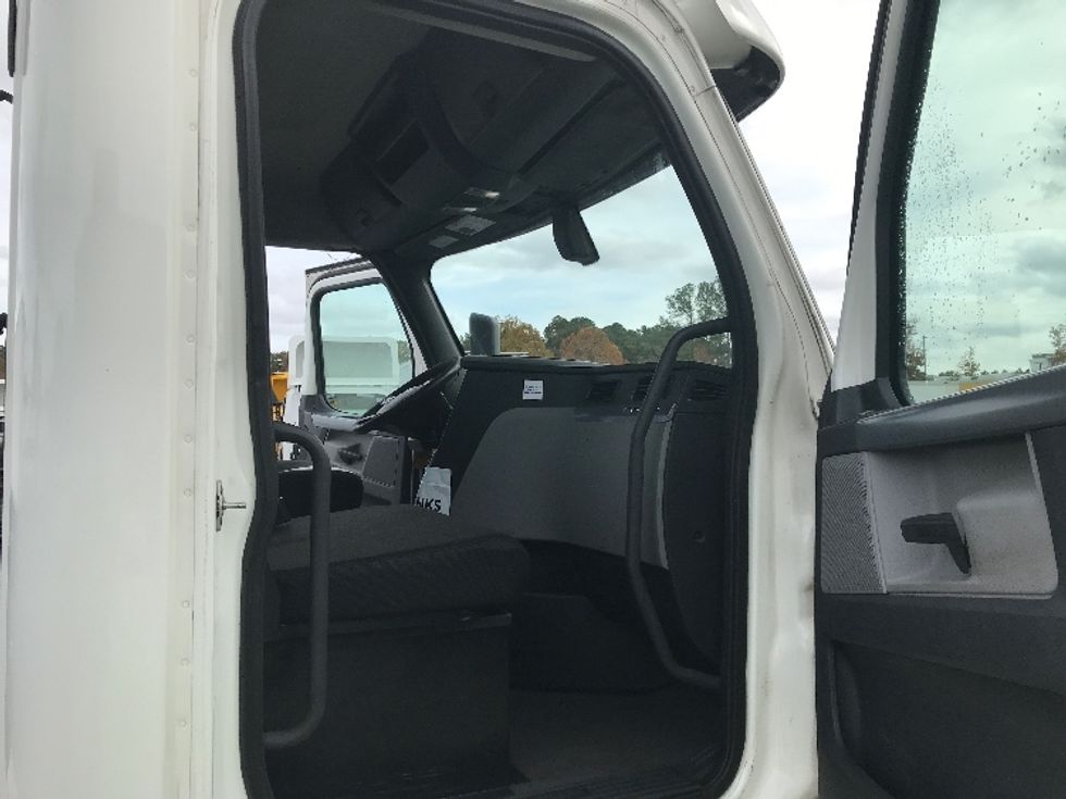 Day Cab Tractor-Heavy Duty Tractors-Freightliner-2020-T12664ST-Sandston-VA-575,079\n\t\tmiles-$ 47,000 - Image 12