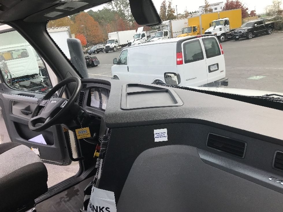 Day Cab Tractor-Heavy Duty Tractors-Freightliner-2020-T12664ST-Sandston-VA-575,079\n\t\tmiles-$ 47,000 - Image 13