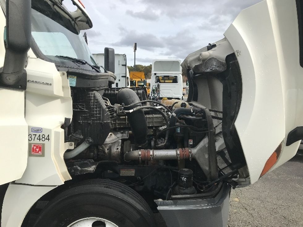 Day Cab Tractor-Heavy Duty Tractors-Freightliner-2020-T12664ST-Sandston-VA-575,079\n\t\tmiles-$ 47,000 - Image 15