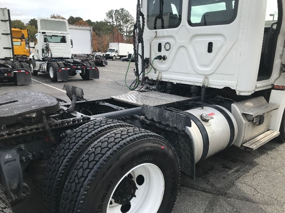 Day Cab Tractor-Heavy Duty Tractors-Freightliner-2020-T12664ST-Sandston-VA-575,079\n\t\tmiles-$ 47,000 - Image 17