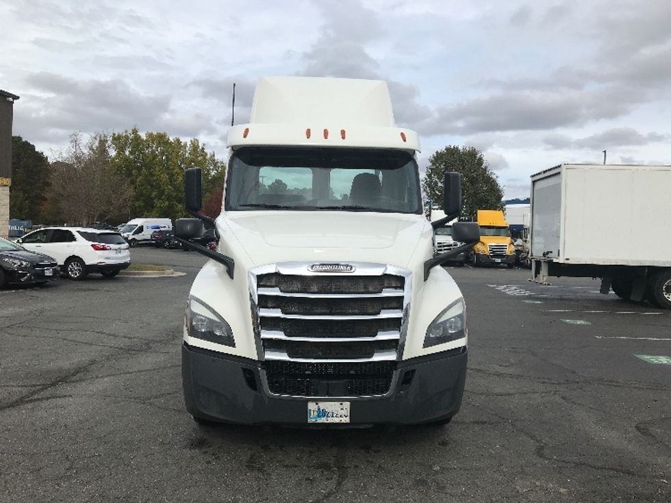 Day Cab Tractor-Heavy Duty Tractors-Freightliner-2020-T12664ST-Sandston-VA-575,079\n\t\tmiles-$ 47,000 - Image 2