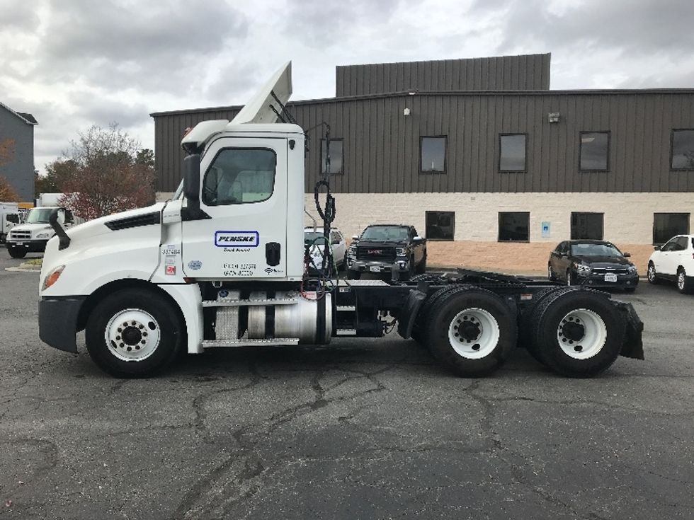 Day Cab Tractor-Heavy Duty Tractors-Freightliner-2020-T12664ST-Sandston-VA-575,079\n\t\tmiles-$ 47,000 - Image 4