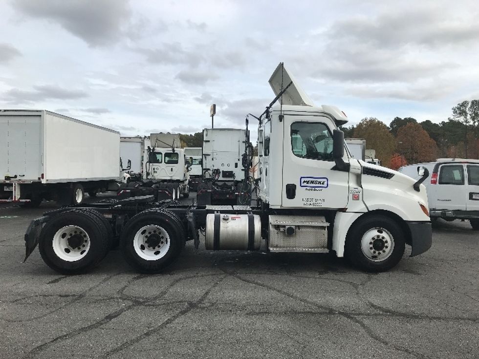 Day Cab Tractor-Heavy Duty Tractors-Freightliner-2020-T12664ST-Sandston-VA-575,079\n\t\tmiles-$ 47,000 - Image 8