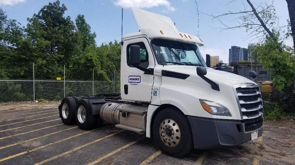 Day Cab Tractor-Heavy Duty Tractors-Freightliner-2020-T12664ST-Scarborough-ON-904,033\n\t\tkm-$ 49,000 - Image 1