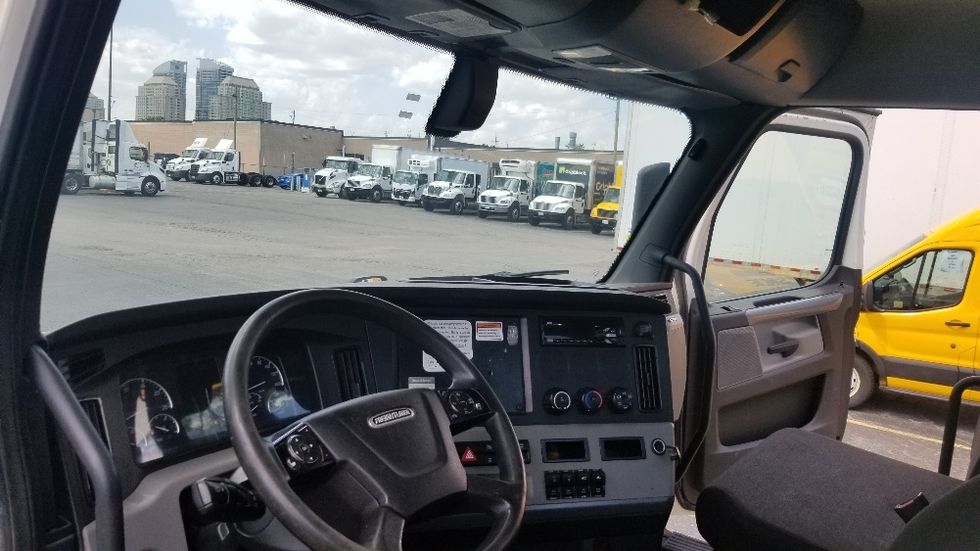 Day Cab Tractor-Heavy Duty Tractors-Freightliner-2020-T12664ST-Scarborough-ON-904,033\n\t\tkm-$ 49,000 - Image 10