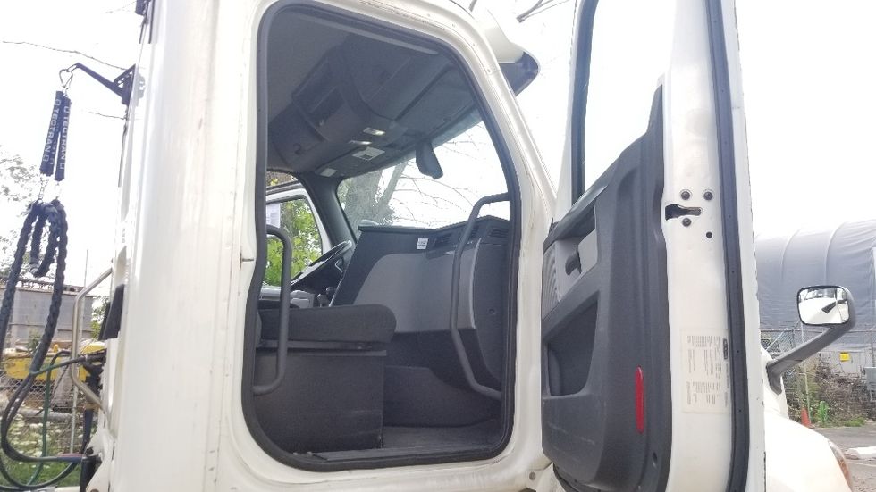 Day Cab Tractor-Heavy Duty Tractors-Freightliner-2020-T12664ST-Scarborough-ON-904,033\n\t\tkm-$ 49,000 - Image 12