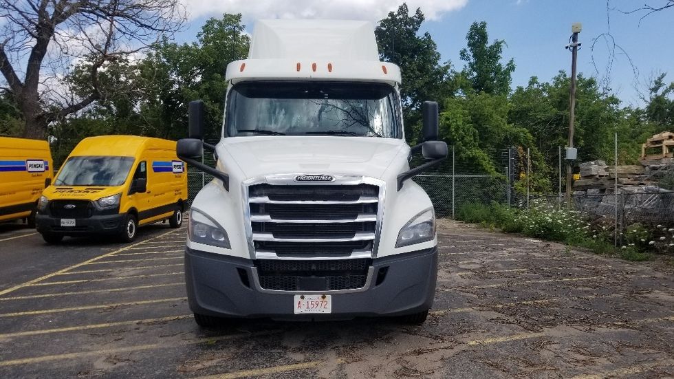 Day Cab Tractor-Heavy Duty Tractors-Freightliner-2020-T12664ST-Scarborough-ON-904,033\n\t\tkm-$ 49,000 - Image 2