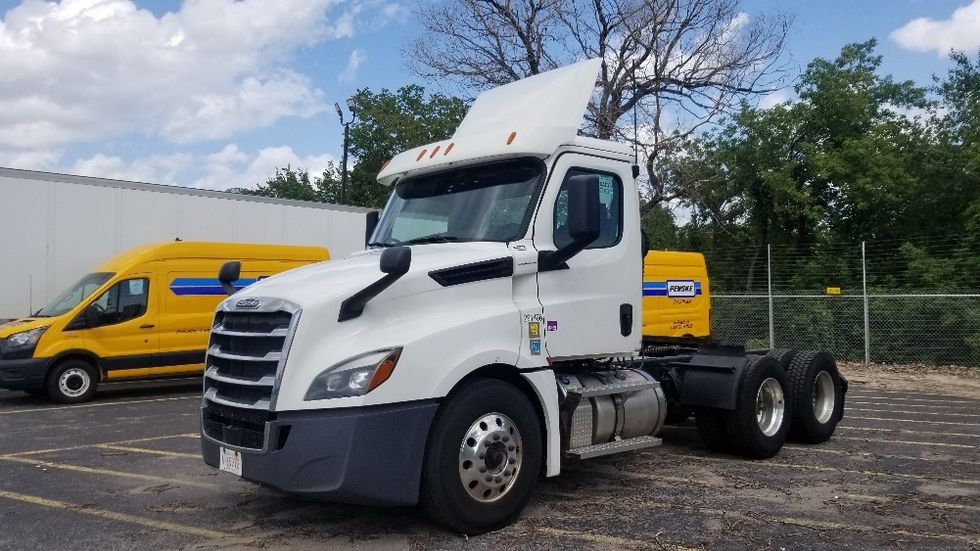 Day Cab Tractor-Heavy Duty Tractors-Freightliner-2020-T12664ST-Scarborough-ON-904,033\n\t\tkm-$ 49,000 - Image 3
