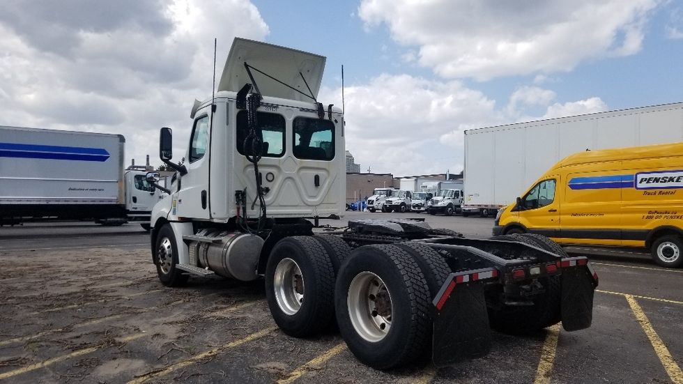 Day Cab Tractor-Heavy Duty Tractors-Freightliner-2020-T12664ST-Scarborough-ON-904,033\n\t\tkm-$ 49,000 - Image 5