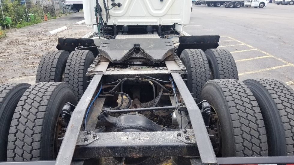 Day Cab Tractor-Heavy Duty Tractors-Freightliner-2020-T12664ST-Scarborough-ON-904,033\n\t\tkm-$ 49,000 - Image 6