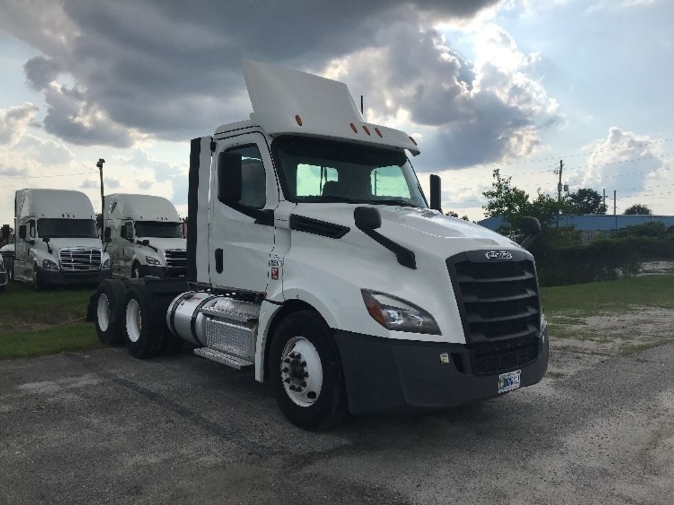 Day Cab Tractor-Heavy Duty Tractors-Freightliner-2020-T12664ST-Shreveport-LA-209,116\n\t\tmiles-$ 82,500 - Image 1