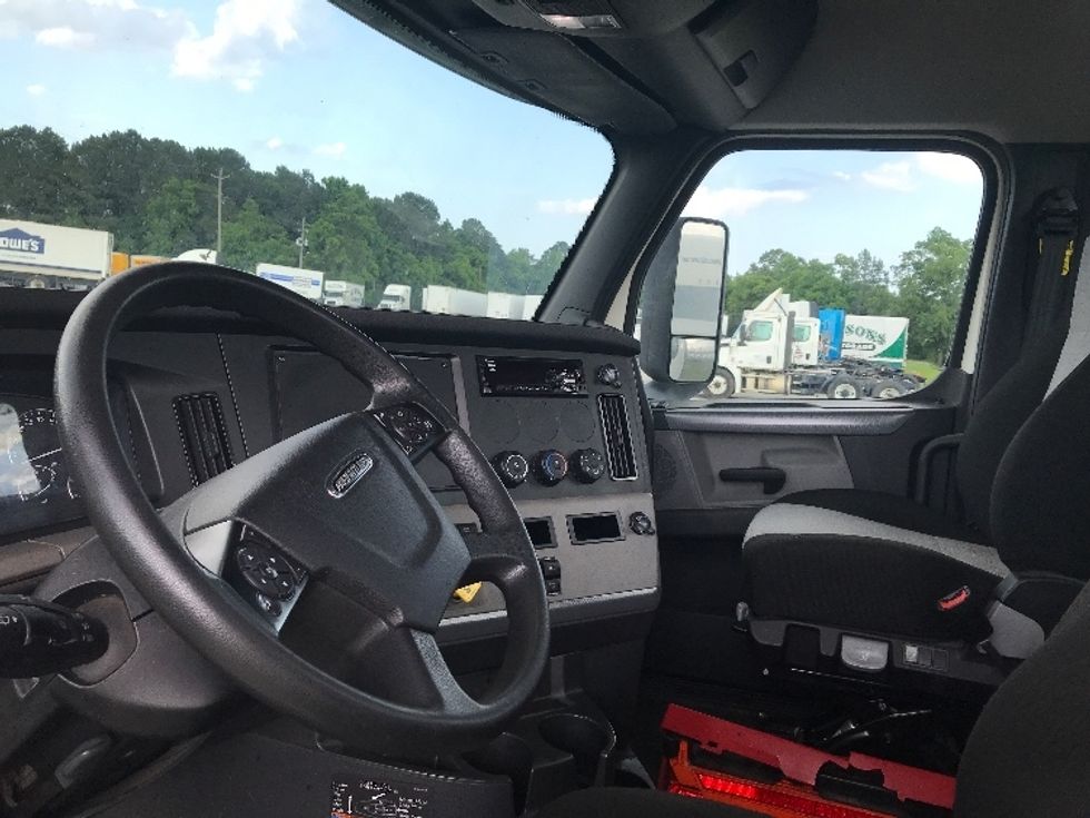 Day Cab Tractor-Heavy Duty Tractors-Freightliner-2020-T12664ST-Shreveport-LA-209,116\n\t\tmiles-$ 82,500 - Image 10
