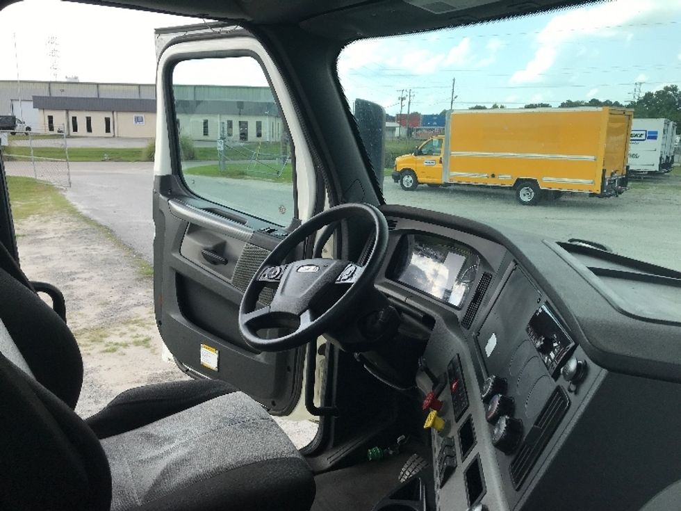Day Cab Tractor-Heavy Duty Tractors-Freightliner-2020-T12664ST-Shreveport-LA-209,116\n\t\tmiles-$ 82,500 - Image 14