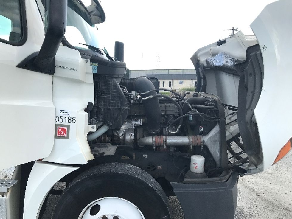 Day Cab Tractor-Heavy Duty Tractors-Freightliner-2020-T12664ST-Shreveport-LA-209,116\n\t\tmiles-$ 82,500 - Image 15
