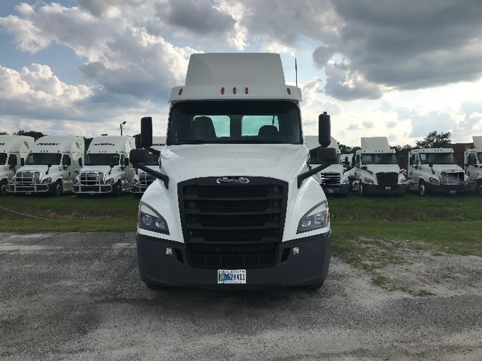 Day Cab Tractor-Heavy Duty Tractors-Freightliner-2020-T12664ST-Shreveport-LA-209,116\n\t\tmiles-$ 82,500 - Image 2