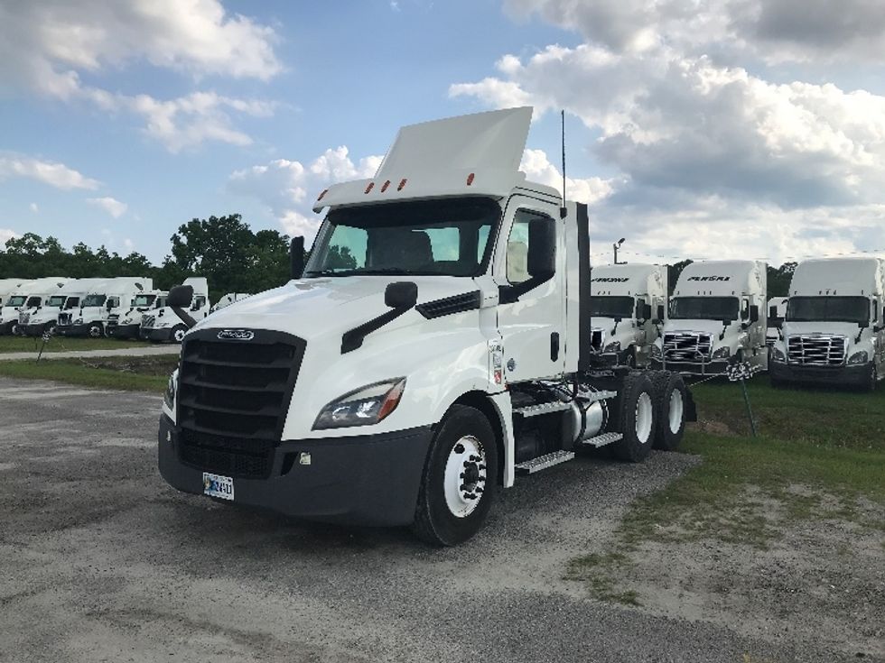 Day Cab Tractor-Heavy Duty Tractors-Freightliner-2020-T12664ST-Shreveport-LA-209,116\n\t\tmiles-$ 82,500 - Image 3
