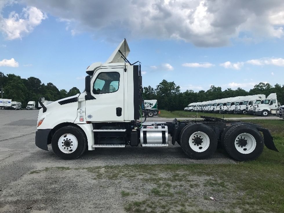 Day Cab Tractor-Heavy Duty Tractors-Freightliner-2020-T12664ST-Shreveport-LA-209,116\n\t\tmiles-$ 82,500 - Image 4