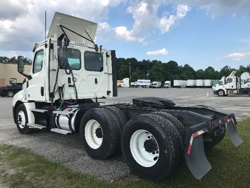 Day Cab Tractor-Heavy Duty Tractors-Freightliner-2020-T12664ST-Shreveport-LA-209,116\n\t\tmiles-$ 82,500 - Image 5