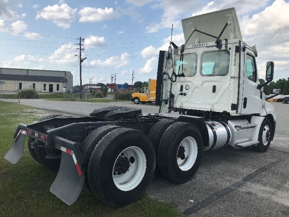 Day Cab Tractor-Heavy Duty Tractors-Freightliner-2020-T12664ST-Shreveport-LA-209,116\n\t\tmiles-$ 82,500 - Image 7